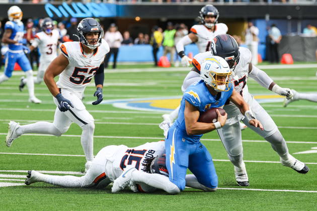 NFL, American Football Herren, USA - Los Angeles Chargers vs Denver Broncos Los Angeles Chargers quarterback Justin Herbert (10) is sacked by Denver Broncos outside linebacker Nik Bonitto (15) and defensive tackle Malcolm Roach (97) during the second half of an NFL football game at SoFi Stadium in Inglewood, California, USA, 11 October 2026. INGLEWOOD CALIFORNIA UNITED STATES  Copyright: xCHRISxTORRESx
