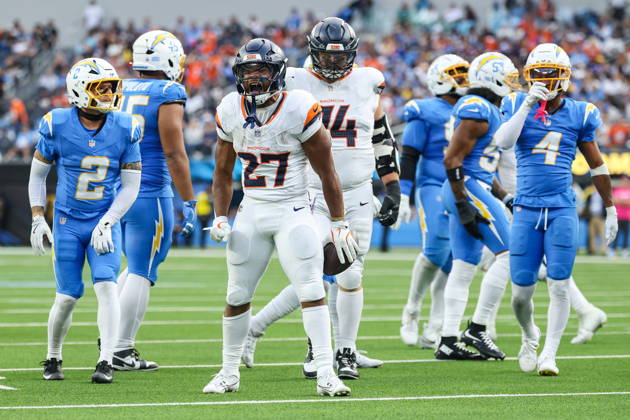 NFL, American Football Herren, USA - Los Angeles Chargers vs Denver Broncos Denver Broncos running back J.K. Dobbins (27) celebrates after running for a first down during the second half of an NFL football game against the Los Angeles Chargers at SoFi Stadium in Inglewood, California, USA, 11 October 2026. INGLEWOOD CALIFORNIA UNITED STATES  Copyright: xCHRISxTORRESx