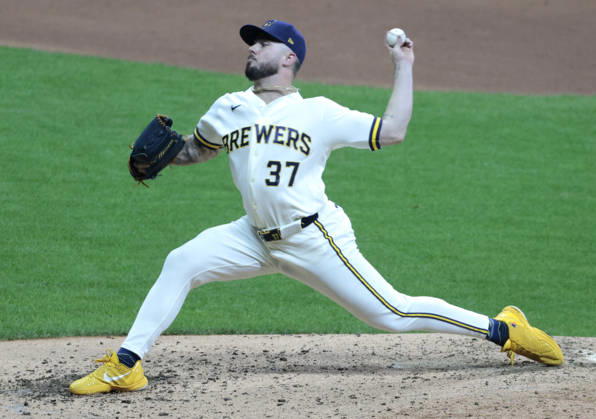 Milwaukee Brewers relief pitcher Dl Hall (37) throws in the fourth inning of an MLB, Baseball Herren, USA National League Championship Series playoff game against the Los Angeles Dodgers at American Family Field in Milwaukee, Wisconsin, on Sunday, October 11, 2026.  MIL20261011717 TANNENxMAURY