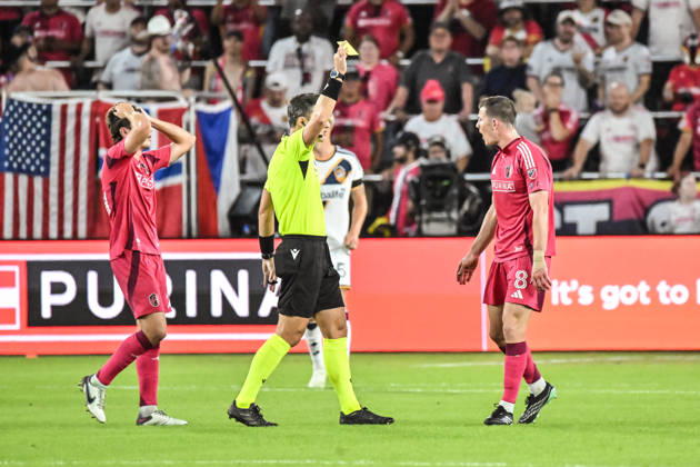 ST. LOUIS, MO - OCTOBER 11: Chris Durkin (8) of the St. Louis CITY SC gets a red card from referee Joe Dickerson while Daniel Edelman (24) of the St. Louis CITY SC reacts during the MLS, Fussball Herren, USA regular season match where St. Louis CITY SC hosted LA Galaxy on Sunday October 11th, 2026, at Energizer Park in St. Louis City, MO. (Photo by Rick Ulreich Icon Sportswire) SOCCER: OCT 11 MLS St. Louis CITY SC vs LA Galaxy EDITORIAL USE ONLY Icon26101125