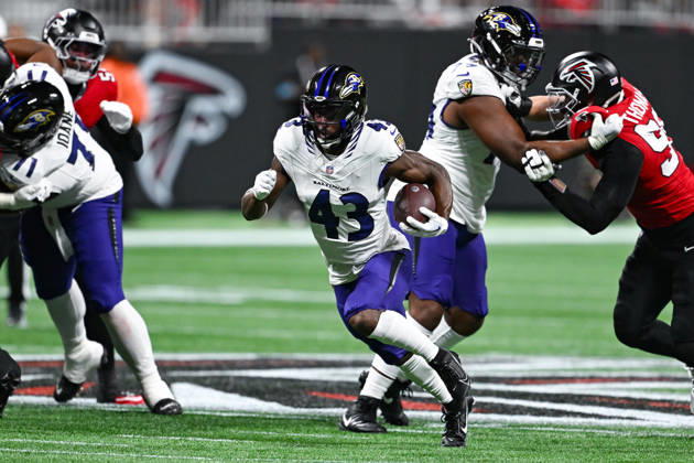 ATLANTA, GA - OCTOBER 11: Baltimore running back Justice Hill (43) runs the ball during the NFL, American Football Herren, USA game between the Baltimore Ravens and the Atlanta Falcons on October 11th, 2026 at Mercedes-Benz Stadium in Atlanta, GA. (Photo by Rich von Biberstein Icon Sportswire) NFL: OCT 11 Ravens at Falcons EDITORIAL USE ONLY Icon261011005