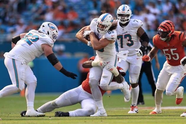 October 11, 2026, Miami Gardens, Florida, United States: Miami Dolphins tight end Greg Dulcich (85) makes a reception and runs with the ball during an NFL, American Football Herren, USA game against the Cincinnati Bengals on Sunday, October 11, 2026 at the Hard Rock Stadium. The Bengals beat the Dolphins 31-24. Miami Gardens United States - ZUMAh180 20261011_zsp_h180_038 Copyright: xKimxHukarix