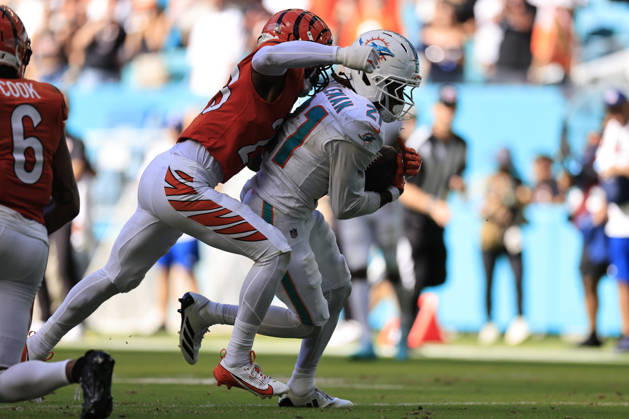 October 11, 2026, Miami Gardens, Florida, United States: Miami Dolphins wide receiver Kevin Coleman Jr. (21) makes a reception and runs to the end zone for the touchdown during an NFL, American Football Herren, USA game against the Cincinnati Bengals on Sunday, October 11, 2026 at the Hard Rock Stadium. The Bengals beat the Dolphins 31-24. Miami Gardens United States - ZUMAh180 20261011_zsp_h180_098 Copyright: xKimxHukarix
