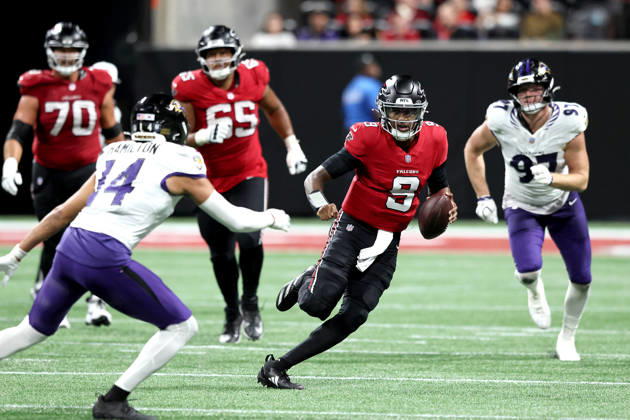 ATLANTA, GA - OCTOBER 11: Starting quarterback Michael Penix, Jr. (9) of the Atlanta Falcons scrambles outside the pocket during the Sunday evening NFL, American Football Herren, USA game between the Atlanta Falcons and the Baltimore Ravens on October 11, 2026 at the Mercedes-Benz Stadium in Atlanta, Georgia. (Photo by David J. Griffin Icon Sportswire) NFL: OCT 11 Ravens at Falcons EDITORIAL USE ONLY Icon9532610110970