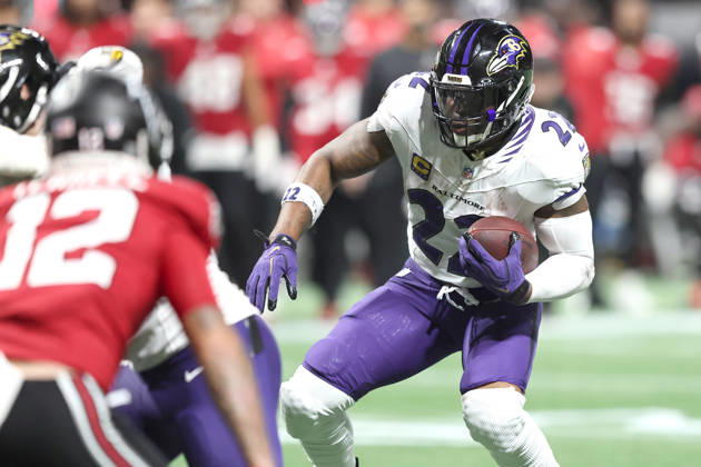 ATLANTA, GA - OCTOBER 11: Derrick Henry (22) of the Baltimore Ravens carries the football during the Sunday evening NFL, American Football Herren, USA game between the Atlanta Falcons and the Baltimore Ravens on October 11, 2026 at the Mercedes-Benz Stadium in Atlanta, Georgia. (Photo by David J. Griffin Icon Sportswire) NFL: OCT 11 Ravens at Falcons EDITORIAL USE ONLY Icon9532610111199