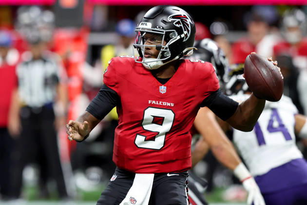 ATLANTA, GA - OCTOBER 11: Starting quarterback Michael Penix, Jr. (9) of the Atlanta Falcons drops back to pass during the Sunday evening NFL, American Football Herren, USA game between the Atlanta Falcons and the Baltimore Ravens on October 11, 2026 at the Mercedes-Benz Stadium in Atlanta, Georgia. (Photo by David J. Griffin Icon Sportswire) NFL: OCT 11 Ravens at Falcons EDITORIAL USE ONLY Icon9532610110870