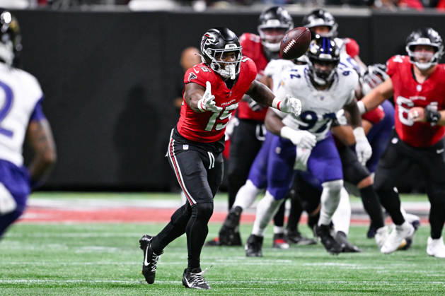ATLANTA, GA - OCTOBER 11: Atlanta running back Brian Robinson (15) attempts to catch a pass during the NFL, American Football Herren, USA game between the Baltimore Ravens and the Atlanta Falcons on October 11th, 2026 at Mercedes-Benz Stadium in Atlanta, GA. (Photo by Rich von Biberstein Icon Sportswire) NFL: OCT 11 Ravens at Falcons EDITORIAL USE ONLY Icon261011023
