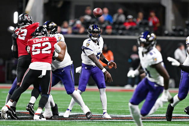 ATLANTA, GA - OCTOBER 11: Baltimore quarterback Tyler Huntley (5) passes the ball during the NFL, American Football Herren, USA game between the Baltimore Ravens and the Atlanta Falcons on October 11th, 2026 at Mercedes-Benz Stadium in Atlanta, GA. (Photo by Rich von Biberstein Icon Sportswire) NFL: OCT 11 Ravens at Falcons EDITORIAL USE ONLY Icon261011026