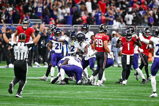 ATLANTA, GA - OCTOBER 11: Baltimore players celebrate an interception in overtime as Atlanta quarterback Tua Tagovailoa (1) reacts during the NFL, American Football Herren, USA game between the Baltimore Ravens and the Atlanta Falcons on October 11th, 2026 at Mercedes-Benz Stadium in Atlanta, GA. (Photo by Rich von Biberstein Icon Sportswire) NFL: OCT 11 Ravens at Falcons EDITORIAL USE ONLY Icon261011035