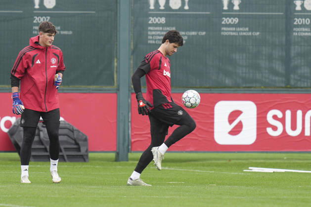 Manchester United, ManU Training, Champions League Senne Lammens of Manchester United juggles the ball during the Manchester United Training Session at Carrington Training Centre, ahead of the UEFA Champions League Matchday 2 v Atletico Madrid, Manchester, England on 12 October 2026 Credit: Steve Flynn Every Second Media Editorial use only. All images are copyright Every Second Media Limited. No images may be reproduced without prior permission. Copyright: xIMAGO EveryxSecondxMediax ESM-2213-0017 StevexFlynnx xEveryxSecondxMediax