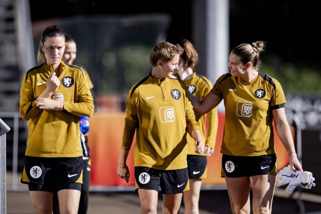 ZEIST - Damaris Egurrola, Isa Kardinaal and Lize Kop during a training session of the Dutch women s football team in preparation for the World Cup qualifying match against Hungary. ROBIN VAN LONKHUIJSEN ANP xVIxANPxSportx xxANPxIVx 572226552 originalFilename: 572226552.jpg