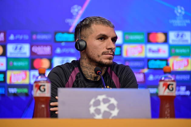 Ahead of Galatasaray v Barcelona - UEFA Champions League ISTANBUL, TURKIYE - OCTOBER 12: Galatasaray player Lucas Torreira answers journalists questions during a press conference, PK, Pressekonferenz at the Kemerburgaz Metin Oktay Training Facility ahead of the UEFA Champions League second week match between Galatasaray and Barcelona, in Istanbul, Turkiye, on October 12, 2026. Cem Tekkesinoglu Anadolu Istanbul Turkey. Editorial use only. Please get in touch for any other usage. Copyright: x2026xAnadoluxCemxTekkesinoglux