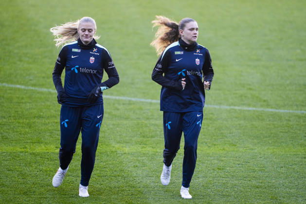 Soccer, training with the Norwegian Women s National Team in Oslo, Norway 20261012 Mathilde Hauge Harviken and Signe Gaupset during a training session with Norway s women s national soccer team at Ullevaal Stadium ahead of the match against Romania. Photo: Fredrik Varfjell, NTB, Oslo, Norway. EDITORIAL USE ONLY. RESTRICTED USE FOR BETTING COMPANIES  Copyright: xFredrikxVarfjellx xNTBx