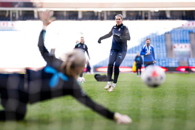 261012 Ada Hegerberg of the Norwegian women™s national football team during a training session on October 12, 2026 in Oslo. Photo: Marius Simensen BILDBYRAN Cop 238 bbeng dam fifa women s world cup qualifier football fotball fotboll norge norway practice soccer training trening träning Copyright: MARIUSxSIMENSEN BB261012BB241