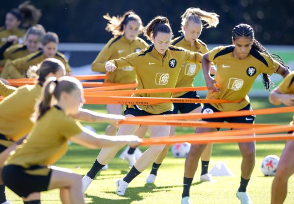 ZEIST - Veerle Buurman (m) during a training session of the Dutch women s football team in preparation for the World Cup qualifying match against Hungary. ROBIN VAN LONKHUIJSEN ANP xVIxANPxSportx xxANPxIVx 572229737 originalFilename: 572229737.jpg
