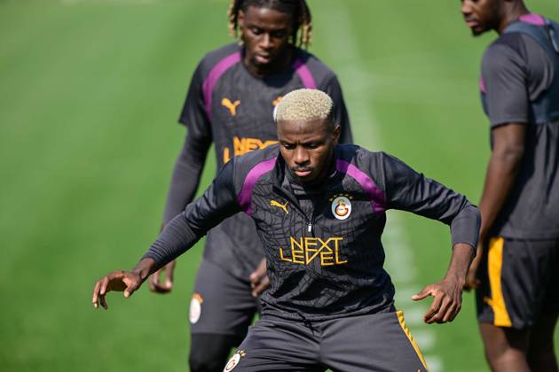 Galatasaray complete final training session in Istanbul ahead of Barcelona clash ISTANBUL, TURKIYE - OCTOBER 12: Galatasaray players complete their final training session ahead of their UEFA Champions League second-round match against Barcelona at the Kemerburgaz Metin Oktay Training Facility in Istanbul, Turkiye, on October 12, 2026. The training session, led by head coach Okan Buruk and open to the media for the first 15 minutes, began with warm-up exercises, continued with an 8-on-2 ball-possession drill and concluded with tactical preparations for the Barcelona match. Cem Tekkesinoglu Anadolu Istanbul Turkey. Editorial use only. Please get in touch for any other usage.  Copyright: x2026xAnadoluxCemxTekkesinoglux