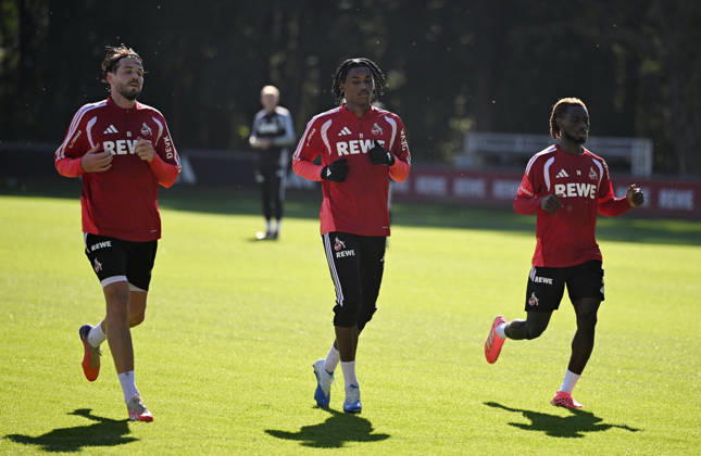 12.10.2026, xophax, Fussball 1.Bundesliga, 1.FC Koeln . Training nach dem Rheinderby gegen Mönchengladbach. v.l.n.rechts : Imad Rondic , Reigan Huskey und Gideon Mensah ( 1.FC Köln ) Koeln