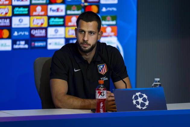 Atletico de Madrid Training Session And press conference, PK, Pressekonferenz - UEFA Champions League 2026 27 League Phase MD2 MADRID, SPAIN - OCTOBER 12: David Hancko of Atletico de Madrid speaks during the press conference on day ahead of the UEFA Champions League 2026 27 League Phase MD2 against Manchester United, ManU at Estadio Riyadh Air Metropolitano on October 12, 2026 in Madrid, Spain. Madrid Estadio Riyadh Air Metropolitano Madrid Spain Copyright: xAlbertoxGardinx AGardin_20261012_Atl_Mad_Press_00063
