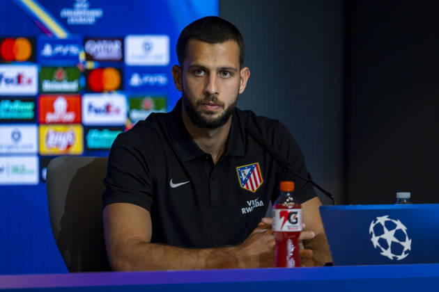 Atletico de Madrid Training Session And press conference, PK, Pressekonferenz - UEFA Champions League 2026 27 League Phase MD2 MADRID, SPAIN - OCTOBER 12: David Hancko of Atletico de Madrid speaks during the press conference on day ahead of the UEFA Champions League 2026 27 League Phase MD2 against Manchester United, ManU at Estadio Riyadh Air Metropolitano on October 12, 2026 in Madrid, Spain. Madrid Estadio Riyadh Air Metropolitano Madrid Spain Copyright: xAlbertoxGardinx AGardin_20261012_Atl_Mad_Press_00064