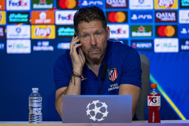 Atletico de Madrid Training Session And press conference, PK, Pressekonferenz - UEFA Champions League 2026 27 League Phase MD2 MADRID, SPAIN - OCTOBER 12: Diego Pablo Simeone, Head Coach of Atletico de Madrid, speaks during the press conference on day ahead of the UEFA Champions League 2026 27 League Phase MD2 against Manchester United, ManU at Estadio Riyadh Air Metropolitano on October 12, 2026 in Madrid, Spain. Madrid Estadio Riyadh Air Metropolitano Madrid Spain Copyright: xAlbertoxGardinx AGardin_20261012_Atl_Mad_Press_00066