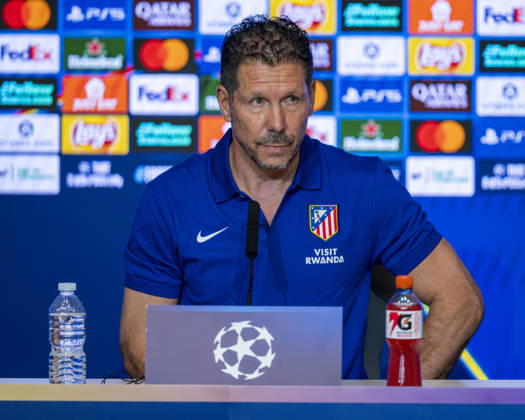 Atletico de Madrid Training Session And press conference, PK, Pressekonferenz - UEFA Champions League 2026 27 League Phase MD2 MADRID, SPAIN - OCTOBER 12: Diego Pablo Simeone, Head Coach of Atletico de Madrid, speaks during the press conference on day ahead of the UEFA Champions League 2026 27 League Phase MD2 against Manchester United, ManU at Estadio Riyadh Air Metropolitano on October 12, 2026 in Madrid, Spain. Madrid Estadio Riyadh Air Metropolitano Madrid Spain Copyright: xAlbertoxGardinx AGardin_20261012_Atl_Mad_Press_00070