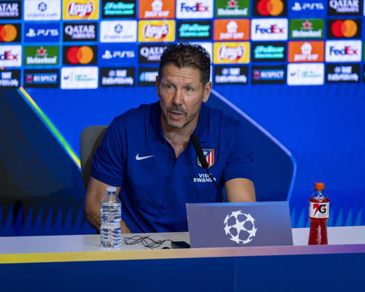 Atletico de Madrid Training Session And press conference, PK, Pressekonferenz - UEFA Champions League 2026 27 League Phase MD2 MADRID, SPAIN - OCTOBER 12: Diego Pablo Simeone, Head Coach of Atletico de Madrid, speaks during the press conference on day ahead of the UEFA Champions League 2026 27 League Phase MD2 against Manchester United, ManU at Estadio Riyadh Air Metropolitano on October 12, 2026 in Madrid, Spain. Madrid Estadio Riyadh Air Metropolitano Madrid Spain Copyright: xAlbertoxGardinx AGardin_20261012_Atl_Mad_Press_00075