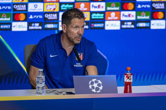 Atletico de Madrid Training Session And press conference, PK, Pressekonferenz - UEFA Champions League 2026 27 League Phase MD2 MADRID, SPAIN - OCTOBER 12: Diego Pablo Simeone, Head Coach of Atletico de Madrid, speaks during the press conference on day ahead of the UEFA Champions League 2026 27 League Phase MD2 against Manchester United, ManU at Estadio Riyadh Air Metropolitano on October 12, 2026 in Madrid, Spain. Madrid Estadio Riyadh Air Metropolitano Madrid Spain Copyright: xAlbertoxGardinx AGardin_20261012_Atl_Mad_Press_00076