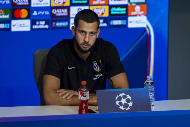 Atletico de Madrid Training Session And press conference, PK, Pressekonferenz - UEFA Champions League 2026 27 League Phase MD2 MADRID, SPAIN - OCTOBER 12: David Hancko of Atletico de Madrid speaks during the press conference on day ahead of the UEFA Champions League 2026 27 League Phase MD2 against Manchester United, ManU at Estadio Riyadh Air Metropolitano on October 12, 2026 in Madrid, Spain. Madrid Estadio Riyadh Air Metropolitano Madrid Spain Copyright: xAlbertoxGardinx AGardin_20261012_Atl_Mad_Press_00083