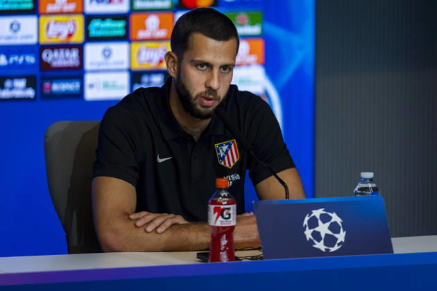 Atletico de Madrid Training Session And press conference, PK, Pressekonferenz - UEFA Champions League 2026 27 League Phase MD2 MADRID, SPAIN - OCTOBER 12: David Hancko of Atletico de Madrid speaks during the press conference on day ahead of the UEFA Champions League 2026 27 League Phase MD2 against Manchester United, ManU at Estadio Riyadh Air Metropolitano on October 12, 2026 in Madrid, Spain. Madrid Estadio Riyadh Air Metropolitano Madrid Spain Copyright: xAlbertoxGardinx AGardin_20261012_Atl_Mad_Press_00084