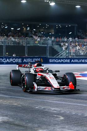 October 11, 2026, Singapore, Singapore: Esteban Ocon of France drives the (31) TGR Haas F1 Team VF-26 during the F1 Grand Prix of Singapore at the Marina Bay Street Circuit. Singapore Singapore - ZUMAs197 20261011_aaa_s197_842 Copyright: xGeorgexHitchensx