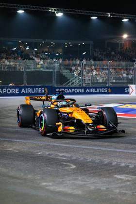 October 11, 2026, Singapore, Singapore: Oscar Piastri of Australia drives the (81) McLaren Mastercard F1 Team MCL40 during the F1 Grand Prix of Singapore at the Marina Bay Street Circuit. Formula 1, Singapore Grand Prix 2026 Race - 11 Oct 2026 - ZUMAs197 20261011_aaa_s197_844 Copyright: xGeorgexHitchensx
