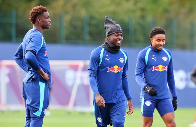 RB Leipzig - Training Champions League Leipzig, 12.10.2026, RB Akademie, UEFA Champions League , RB Leipzig - Abschlusstraining am Vortag von RBLeipzig v. PSV Eindhoven , Im Bild v.l.: Abdoul Kone ( 2, RB Leipzig),Johan Bakayoko ( 11, RB Leipzig) und Christopher Nkunku (28, RB Leipzig) ,
