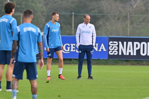 Foto IPP Felice De Martino Castel Volturno (Ce) 12 10 2026 Allenamento Napoli pre gara Champions League con il Villareal Nella foto: Massimiliano Allegri Italy Photo Press World Copyright Castel Volturno italy ITALY  Copyright: xR4924_italyphotopressx