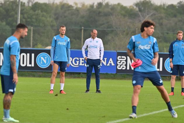 Foto IPP Felice De Martino Castel Volturno (Ce) 12 10 2026 Allenamento Napoli pre gara Champions League con il Villareal Nella foto: Massimiliano Allegri Italy Photo Press World Copyright Castel Volturno italy ITALY  Copyright: xR4924_italyphotopressx