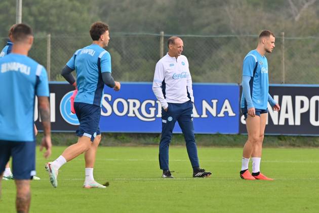 Foto IPP Felice De Martino Castel Volturno (Ce) 12 10 2026 Allenamento Napoli pre gara Champions League con il Villareal Nella foto: Massimiliano Allegri Italy Photo Press World Copyright Castel Volturno italy ITALY  Copyright: xR4924_italyphotopressx