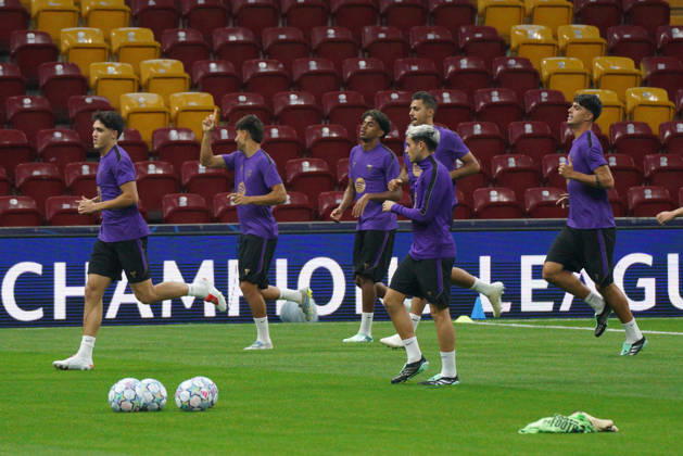 October 12, 2026, Sariyer, Istanbul, Turkey: Lamine Yamal (C) during the training day of FC Barcelona, Barca ahead the UEFA Champions League second round, football match against Galatasaray at RAMS Park Stadium in Istanbul, Turkey on October 12, 2026. Sariyer Turkey - ZUMAu194 20261012_zip_u194_021 Copyright: xTolgaxUluturkx
