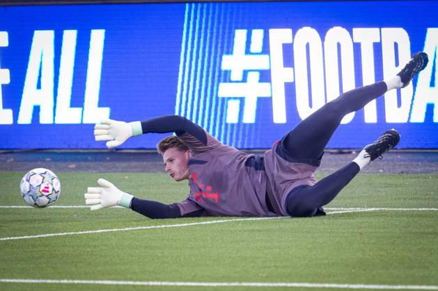 Soccer, Champions League 2026–2027, Viking vs. Bayern Munich, Stavanger, October 12, 2026. Bayern Munich goalkeeper Jonas Urbig trains at Lyse Arena in Stavanger, the day of the Champions League match between Viking and Bayern Munich. Photo: Lise Aserud, NTB, Stavanger, Norway. EDITORIAL USE ONLY. RESTRICTED USE FOR BETTING COMPANIES. Copyright: xLisexAserudx xNTBx