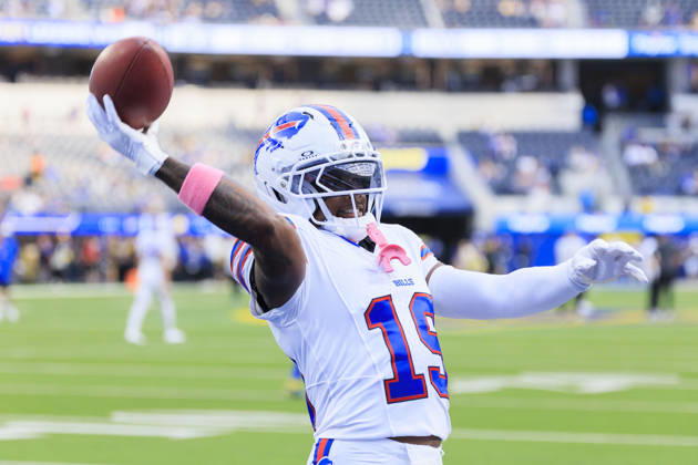 October 12, 2026, Inglewood, California, USA: 19 Greg Dortch, WR of the Buffalo Bills during the pregame prior to their regular NFL, American Football Herren, USA season game against the Los Angeles Rams on Monday October 12, 2026 at SoFi Stadium in Inglewood, California. ARIANA RUIZ PI Inglewood USA - ZUMAp124 20261012_zaa_p124_002 Copyright: xArianaxRuizx