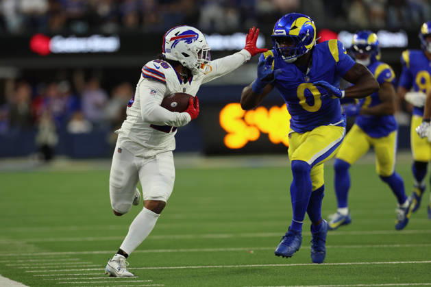 INGLEWOOD, CA - OCTOBER 12: Ty Johnson 26 of the Buffalo Bills carries the ball while chased by Byron Young 0 of the Los Angeles Rams during an NFL, American Football Herren, USA game between the Buffalo Bills and the Los Angeles Rams on October 12, 2026, at SoFi Stadium in Inglewood, California. (Photo by Greg Fiore Icon Sportswire) NFL: OCT 12 Bills at Rams EDITORIAL USE ONLY Icon2610121888