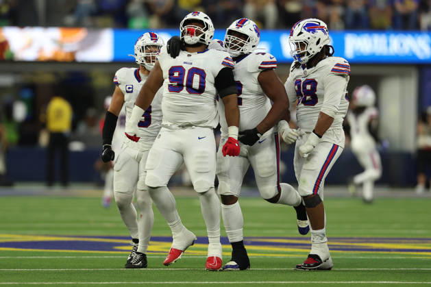 INGLEWOOD, CA - OCTOBER 12: DeWayne Carter 90 of the Buffalo Bills celebrates a sack during an NFL, American Football Herren, USA game between the Buffalo Bills and the Los Angeles Rams on October 12, 2026, at SoFi Stadium in Inglewood, California. (Photo by Greg Fiore Icon Sportswire) NFL: OCT 12 Bills at Rams EDITORIAL USE ONLY Icon2610122137