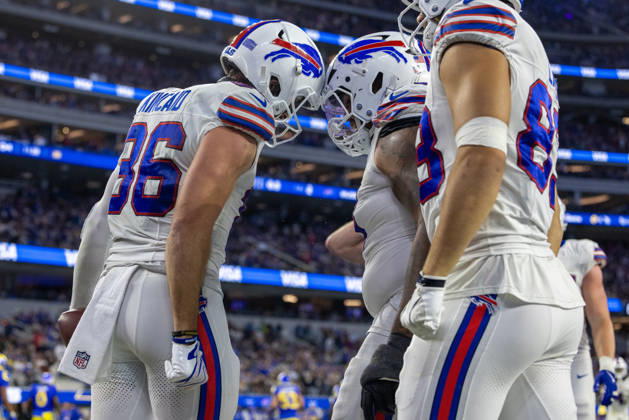 INGLEWOOD, CA - OCTOBER 12: Dalton Kincaid 86 of the Buffalo Bills celebrates a two point conversion in the second half of an NFL, American Football Herren, USA game between the Buffalo Bills and the Los Angeles Rams on October 12, 2026, at SoFi Stadium in Inglewood, California. (Photo by Greg Fiore Icon Sportswire) NFL: OCT 12 Bills at Rams EDITORIAL USE ONLY Icon2610123891