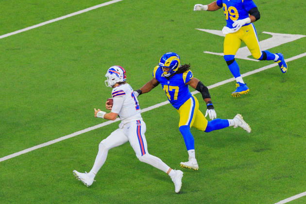 October 12, 2026, Inglewood, California, USA: 47 Wesley Bailey, OLB of the Los Angeles Rams goes after 17 Josh Allen, QB of the Buffalo Bills as he scrambles with the ball during a regular NFL, American Football Herren, USA game against the Buffalo Bills on Monday October 12, 2026 at SoFi Stadium in Inglewood, California. Rams lose to Bills, 34-37 in overtime. JAVIER ROJAS PI Rams Vs. Bills - ZUMAp124 20261012_zaa_p124_050 Copyright: xJavierxRojasx