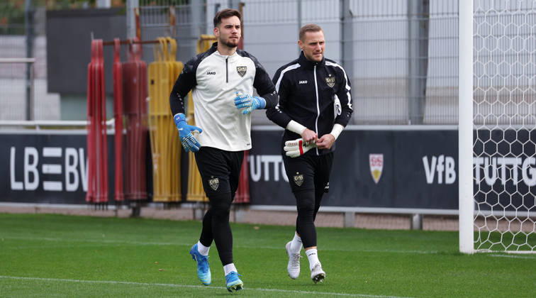 2026.10.13, Deutschland, Stuttgart, Fußball VfB Stuttgart Training, v.l. Dennis Seimen, Marius Funk