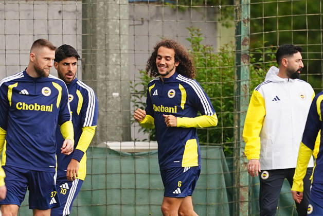 Fenerbahce complete preparations for Aston Villa clash in UEFA Champions League ISTANBUL, TURKIYE - OCTOBER 13: Fenerbahce player Matteo Guendouzi (C) takes part in a training session at Can Bartu Training Facilities as the team completes preparations for their away match against Aston Villa in the second week of the UEFA Champions League, scheduled for October 14, in Istanbul, Turkiye, on October 13, 2026. Adem Kutucu Anadolu Istanbul Turkey. Editorial use only. Please get in touch for any other usage.  Copyright: x2026xAnadoluxAdemxKutucux