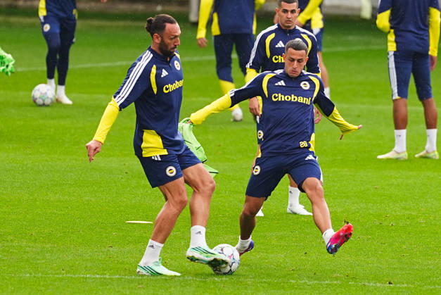 Fenerbahce complete preparations for Aston Villa clash in UEFA Champions League ISTANBUL, TURKIYE - OCTOBER 13: Fenerbahce player Vedat Muriqi (L) takes part in a training session at Can Bartu Training Facilities as the team completes preparations for their away match against Aston Villa in the second week of the UEFA Champions League, in Istanbul, Turkiye, on October 13, 2026. Adem Kutucu Anadolu Istanbul Turkey. Editorial use only. Please get in touch for any other usage.  Copyright: x2026xAnadoluxAdemxKutucux