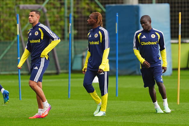 Fenerbahce complete preparations for Aston Villa clash in UEFA Champions League ISTANBUL, TURKIYE - OCTOBER 13: Fenerbahce player Dorgeles Nene (C) takes part in a training session at Can Bartu Training Facilities as the team completes preparations for their away match against Aston Villa in the second week of the UEFA Champions League, in Istanbul, Turkiye, on October 13, 2026. Adem Kutucu Anadolu Istanbul Turkey. Editorial use only. Please get in touch for any other usage.  Copyright: x2026xAnadoluxAdemxKutucux