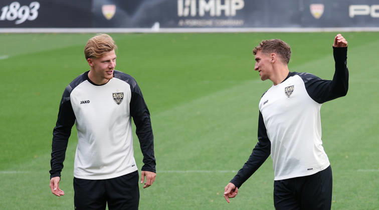2026.10.13, Deutschland, Stuttgart, Fußball VfB Stuttgart Training, v.l. Finn Jeltsch, Grischa Prömel