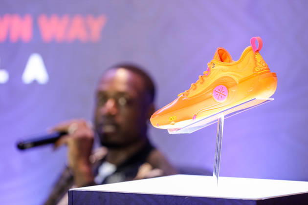 Former NB basketball player Dwyane Wade in Manila Former NBA, Basketball Herren, USA professional basketball player Dwyane Wade looks at his shoe during a press conference, PK, Pressekonferenz in Manila, Philippines, on October 13, 2026. Dwyane Wade is in Manila for a promotional tour from October 13-14. Manila PHILIPPINES  Copyright: xMatrixxImagesx xMarkxCristinox