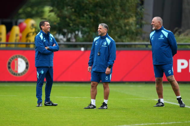 Training Champions League Feyenoord Rotterdam 2026 2027 Rotterdam - Coach Giovanni van Bronckhorst of Feyenoord Rotterdam shares a laugh with Assistant coach Said Bakkati of Feyenoord Rotterdam and Assistant coach John de Wolf of Feyenoord Rotterdam during a training before the Champions League match against Como 1907. The training is set at Trainingscomplex 1908 on 13 October 2026 in Rotterdam, Netherlands. (Hero Images Yannick Verhoeven) Copyright: xYannickxVerhoevenx