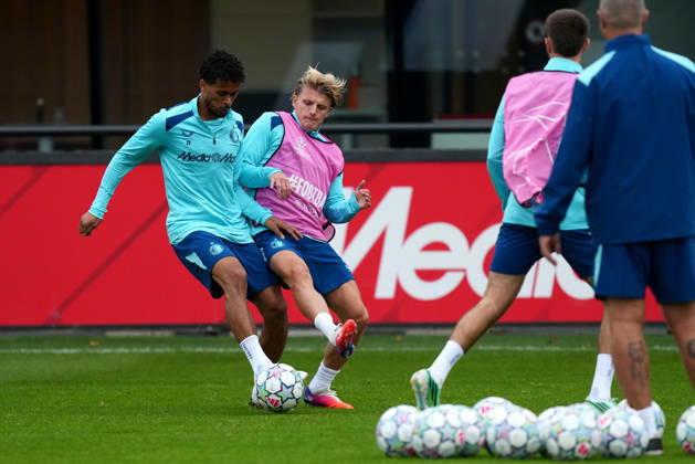 Training Champions League Feyenoord Rotterdam 2026 2027 Rotterdam - Goncalo Borges of Feyenoord Rotterdam duels for the ball with Sem Steijn of Feyenoord Rotterdam during a training before the Champions League match against Como 1907. The training is set at Trainingscomplex 1908 on 13 October 2026 in Rotterdam, Netherlands. (Hero Images Yannick Verhoeven) Copyright: xYannickxVerhoevenx